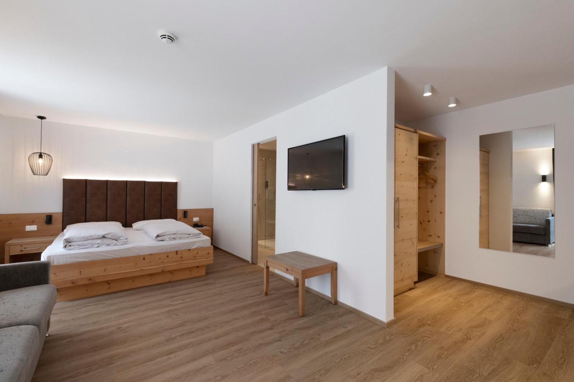 Zur Bruecke - Your In Heart Of South Tyrol, With Brixencard And Free Parking