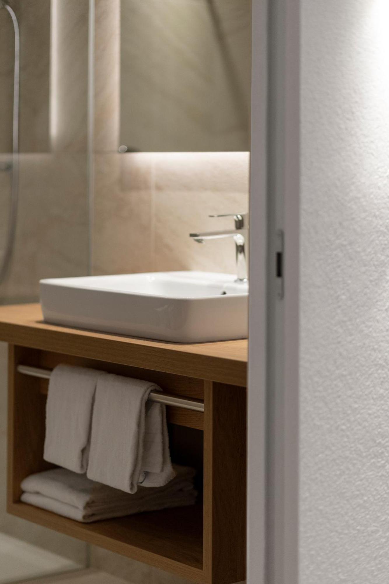 Zur Bruecke - Your In Heart Of South Tyrol, With Brixencard And Free Parking 3*
