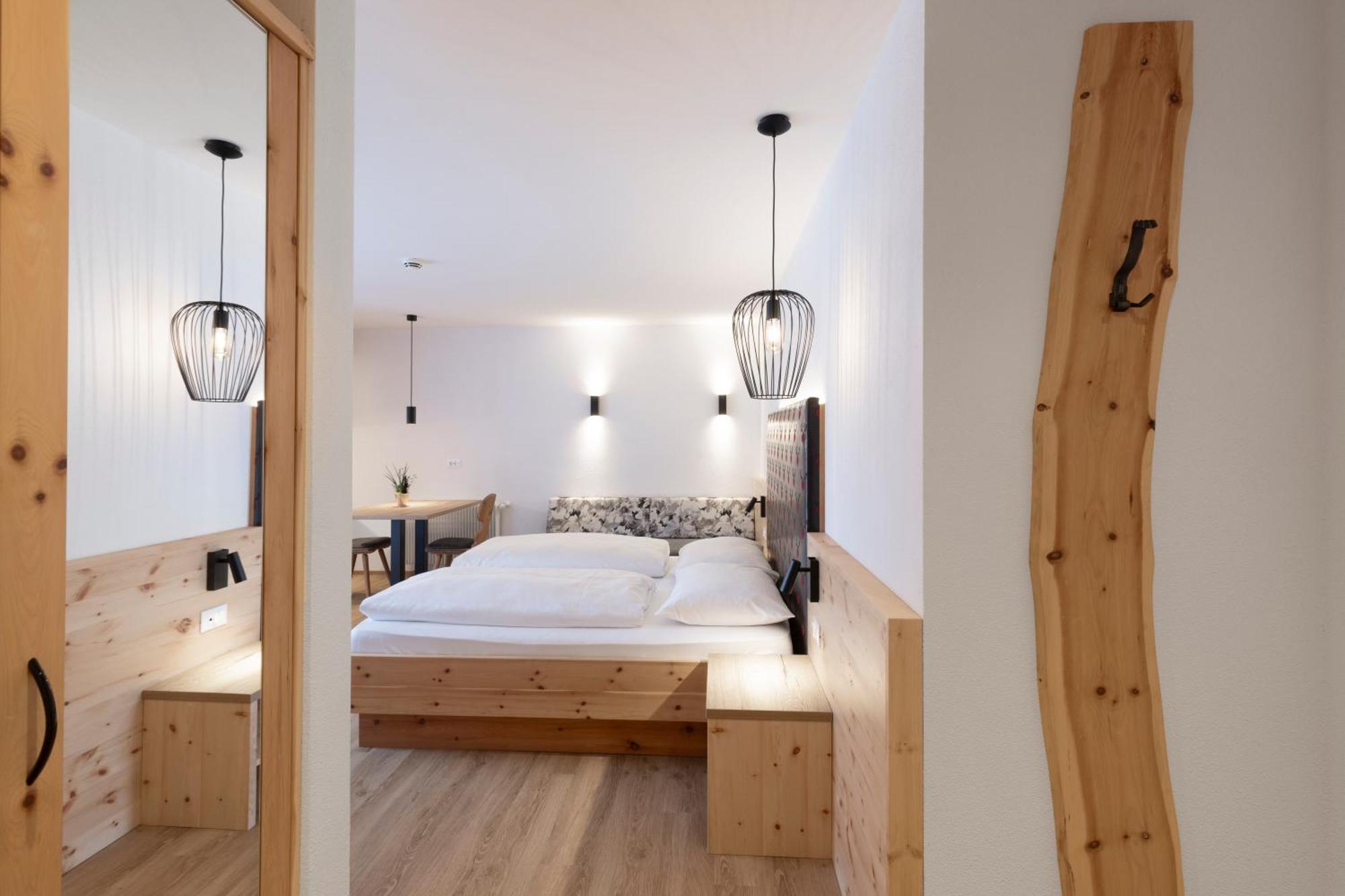 Zur Bruecke - Your In Heart Of South Tyrol, With Brixencard And Free Parking Hotel